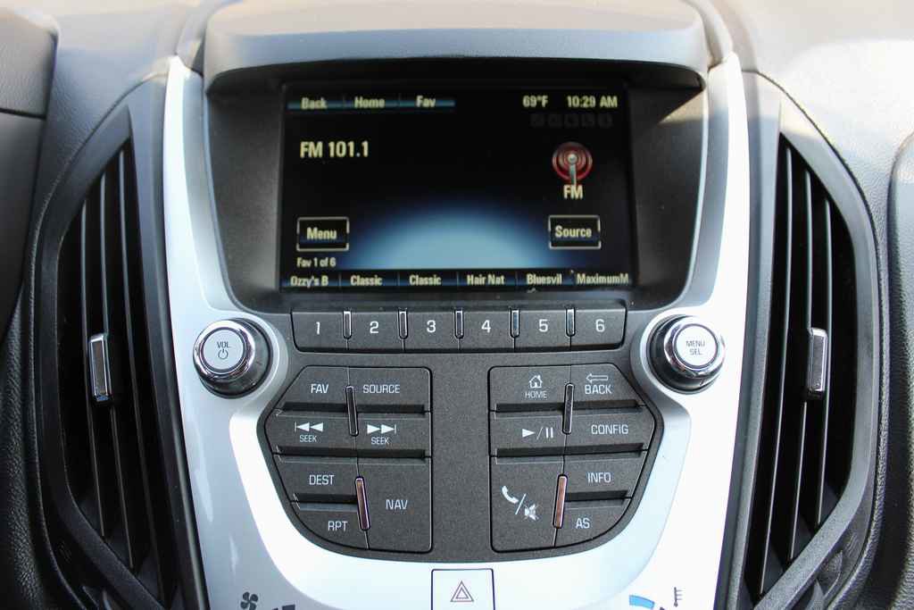 Used 2016 Chevrolet Equinox LT image 18