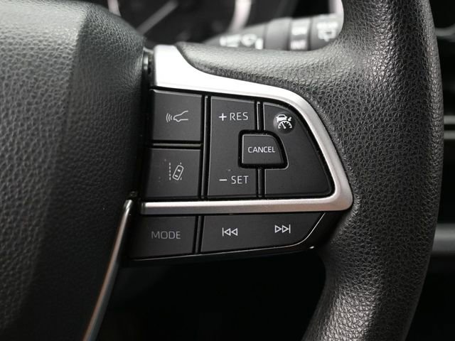 Used 2023 Toyota Highlander L image 17