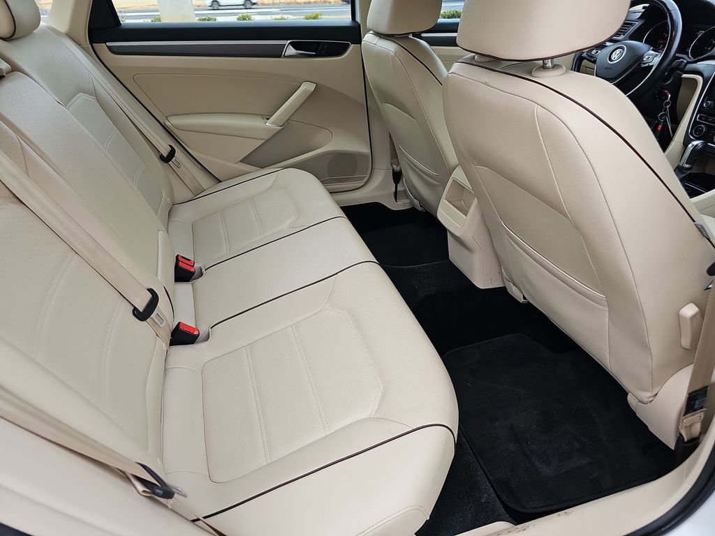 Used 2017 Volkswagen Passat 1.8T R-Line w/ R-Line Lighting Package image 12