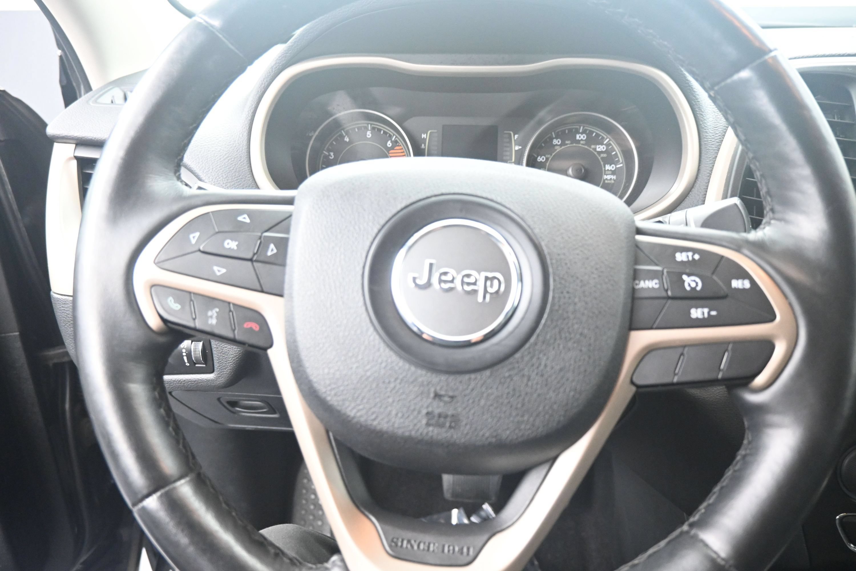 Used 2016 Jeep Cherokee Sport w/ Cold Weather Group AWD/4WD image 16