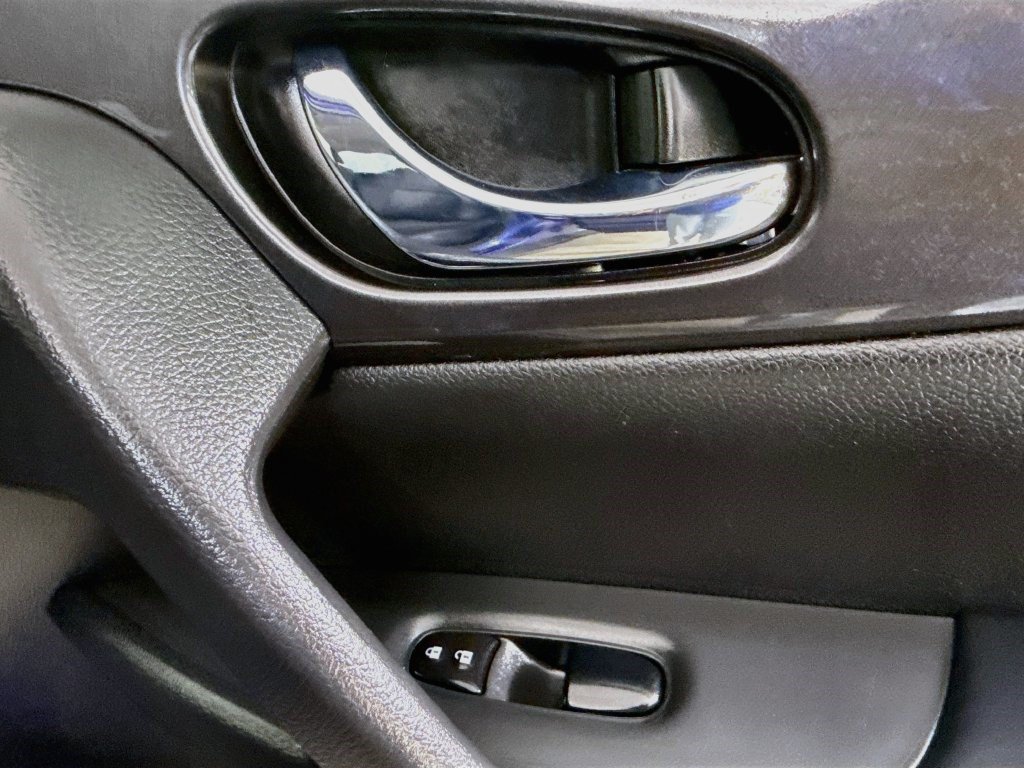 Used 2020 Nissan Rogue SV FWD image 30