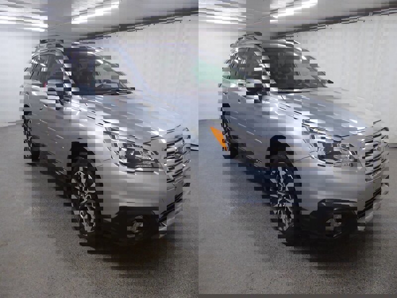 Used 2017 Subaru Outback 2.5i Limited image 1