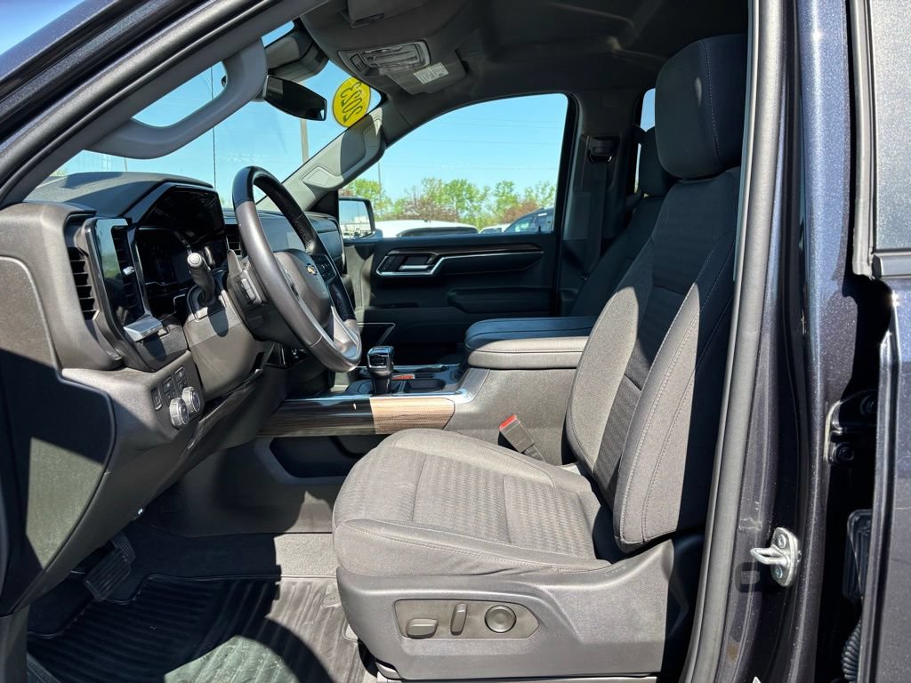 Used 2023 Chevrolet Silverado 1500 LT AWD/4WD image 15