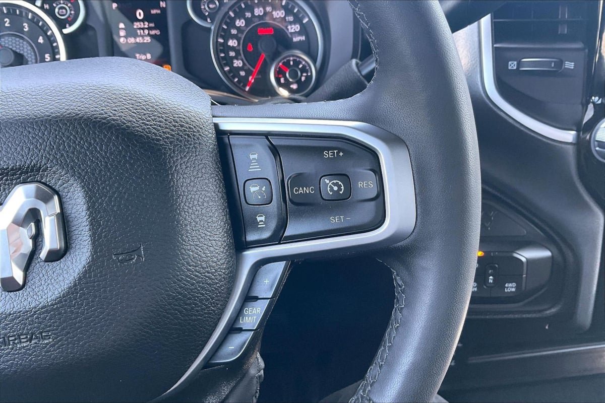Used 2025 RAM 2500 Big Horn AWD/4WD image 17