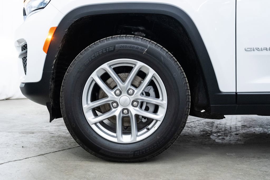 New 2025 Jeep Grand Cherokee Laredo X w/ Luxury Tech Group I image 7