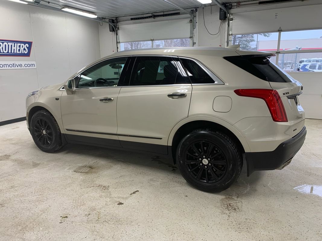 Used 2017 Cadillac XT5 Luxury AWD/4WD image 3