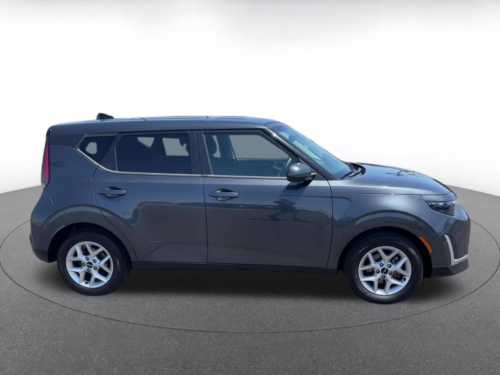 Used 2025 Kia Soul LX w/ LX Technology Package FWD image 13