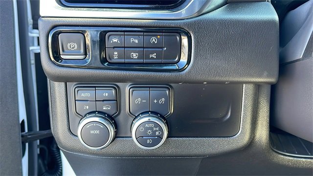 Used 2025 GMC Yukon XL Denali image 26