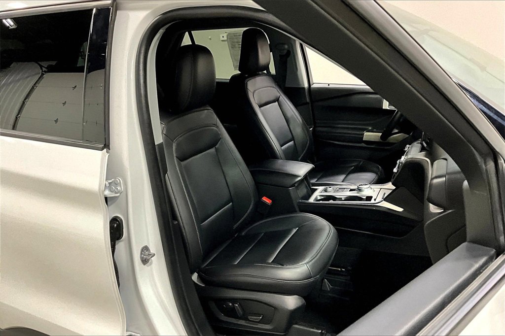 Used 2023 Ford Explorer XLT w/ Equipment Group 202A image 30