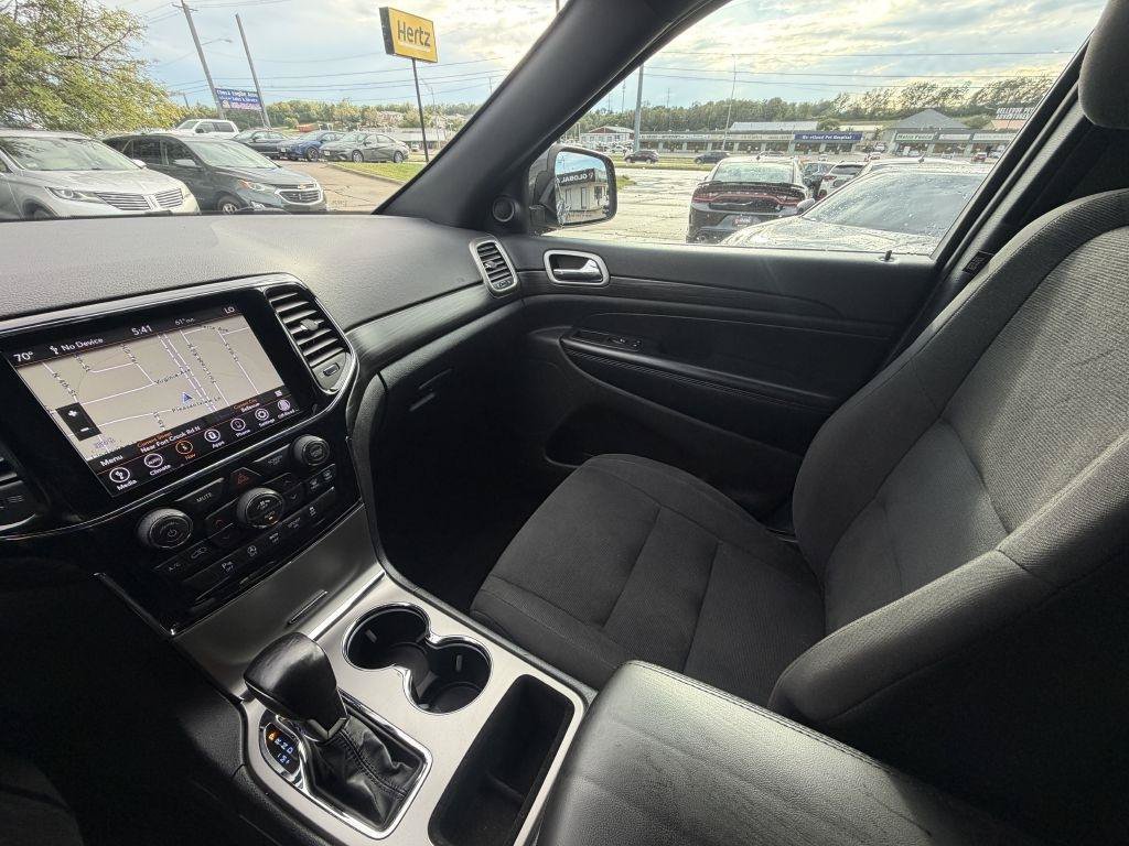 Used 2020 Jeep Grand Cherokee Laredo w/ 18" Wheel & 8.4" Radio Group AWD/4WD image 17