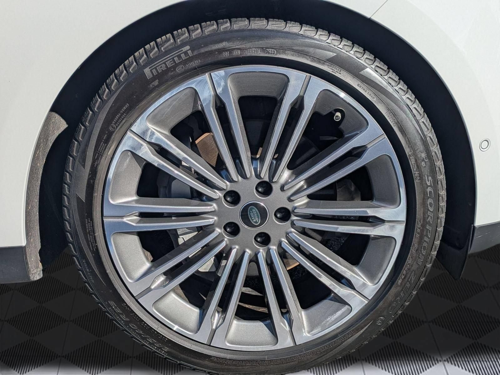 Used 2024 Land Rover Range Rover Sport SE AWD/4WD image 9