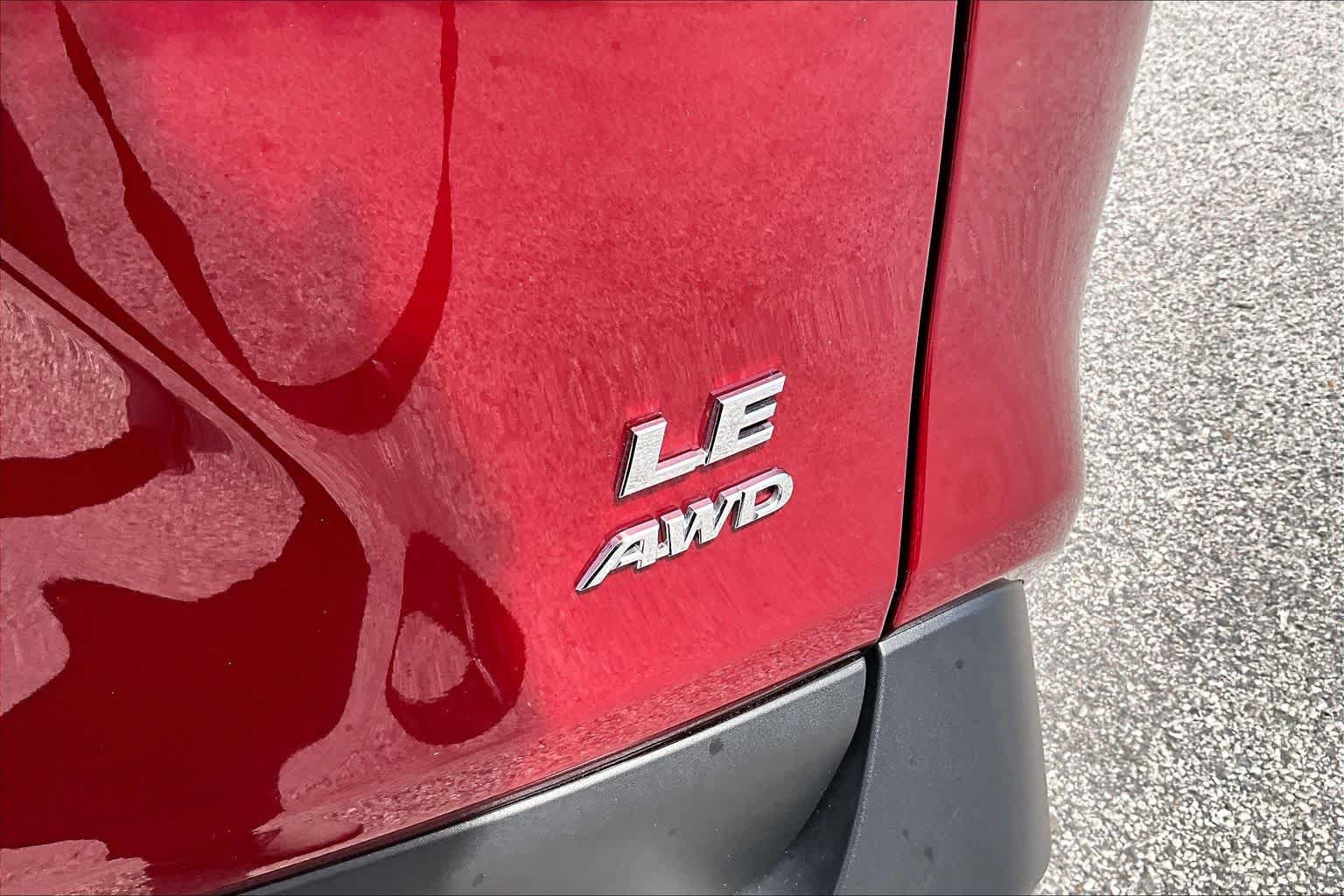 Used 2025 Toyota RAV4 LE AWD/4WD image 10