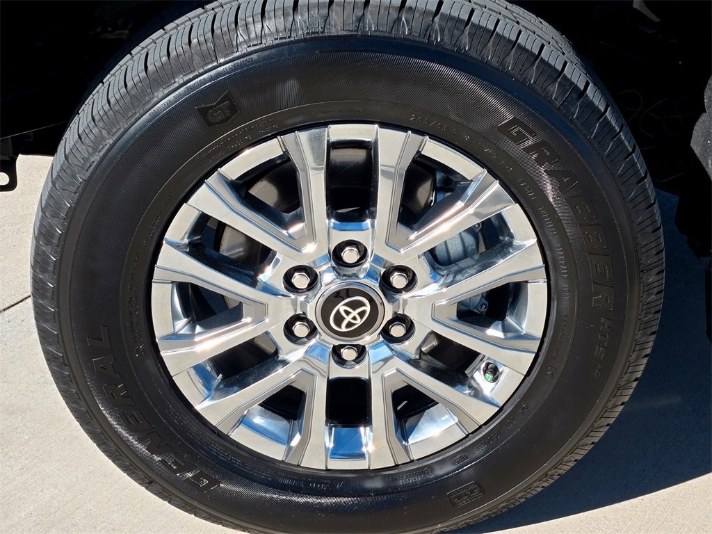 Used 2025 Toyota Tacoma Limited image 9