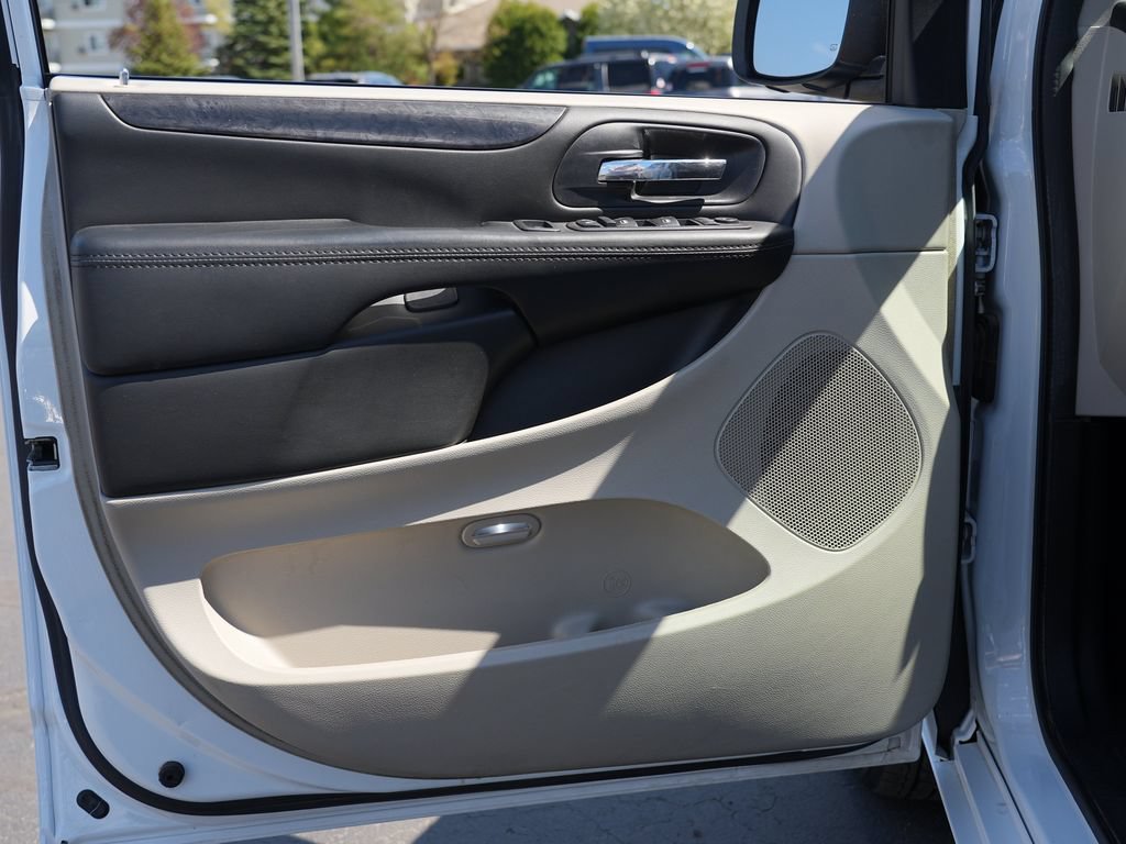 Used 2018 Dodge Grand Caravan SE w/ UConnect Hands-Free Group FWD image 14