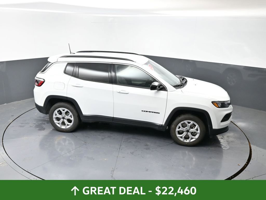 Used 2025 Jeep Compass Latitude image 15
