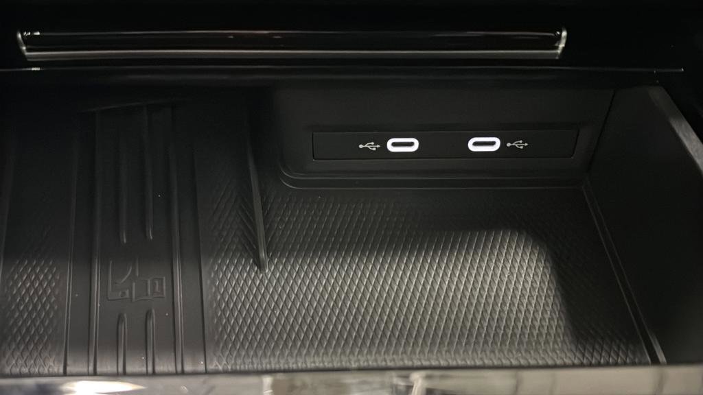 Used 2025 Volkswagen Atlas Peak Edition SE image 32