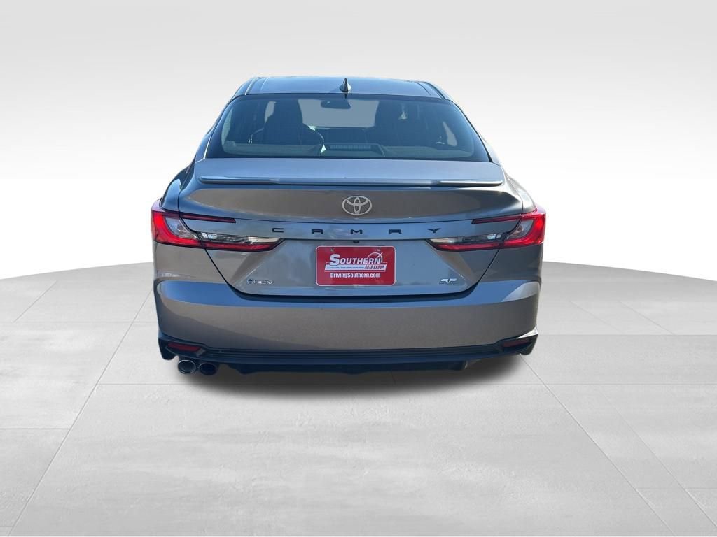 Used 2025 Toyota Camry SE image 4