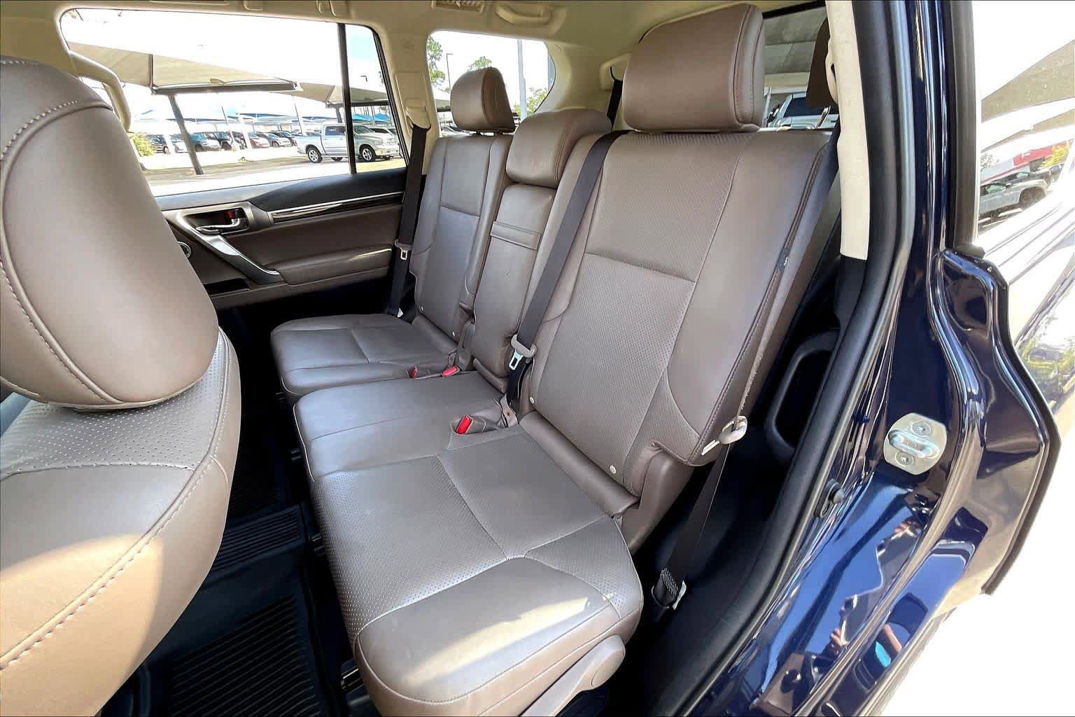 Used 2023 Lexus GX 460 Luxury w/ Accessory Package AWD/4WD image 20