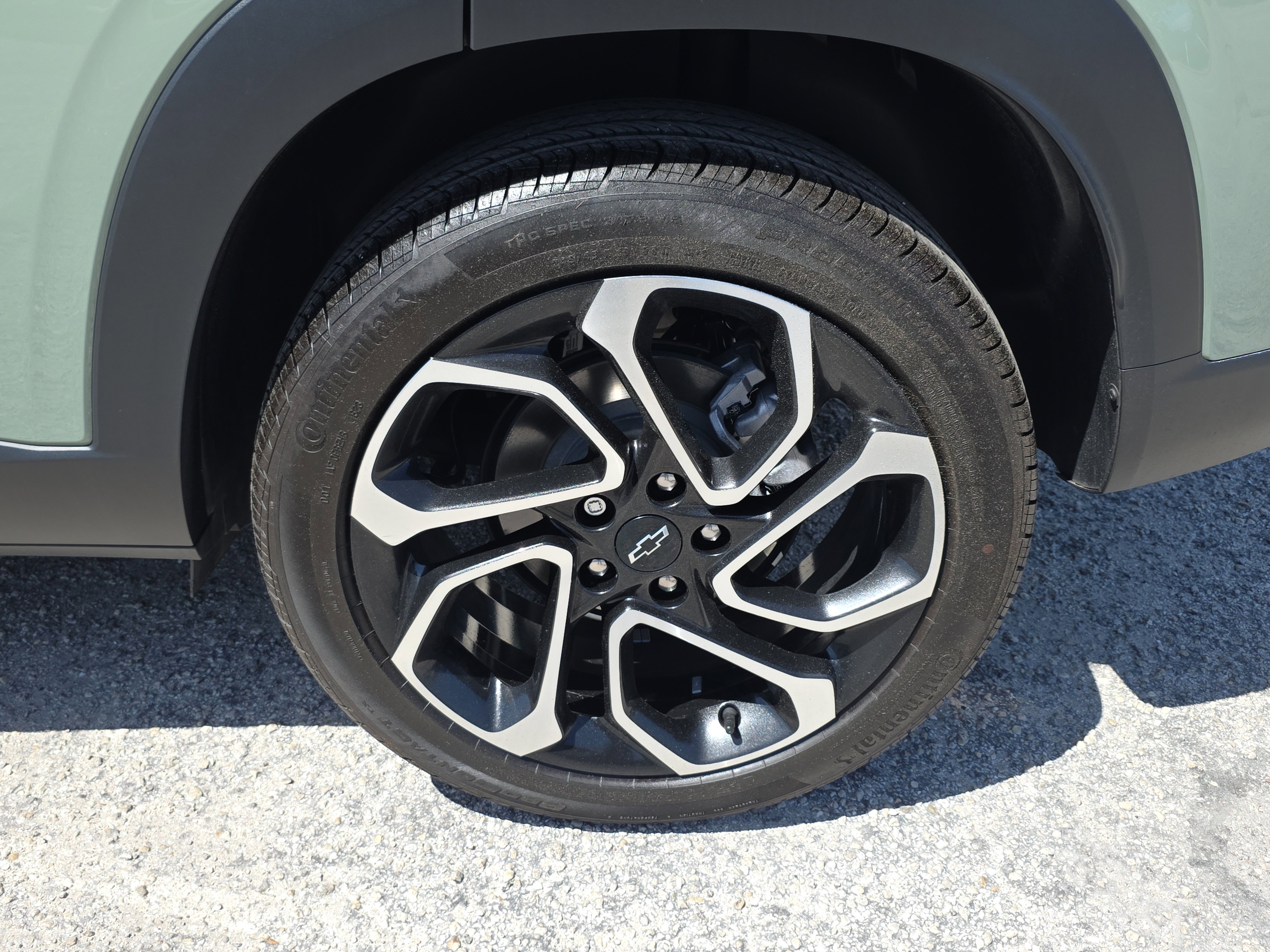 Used 2024 Chevrolet Trax RS w/ Sunroof Package image 13