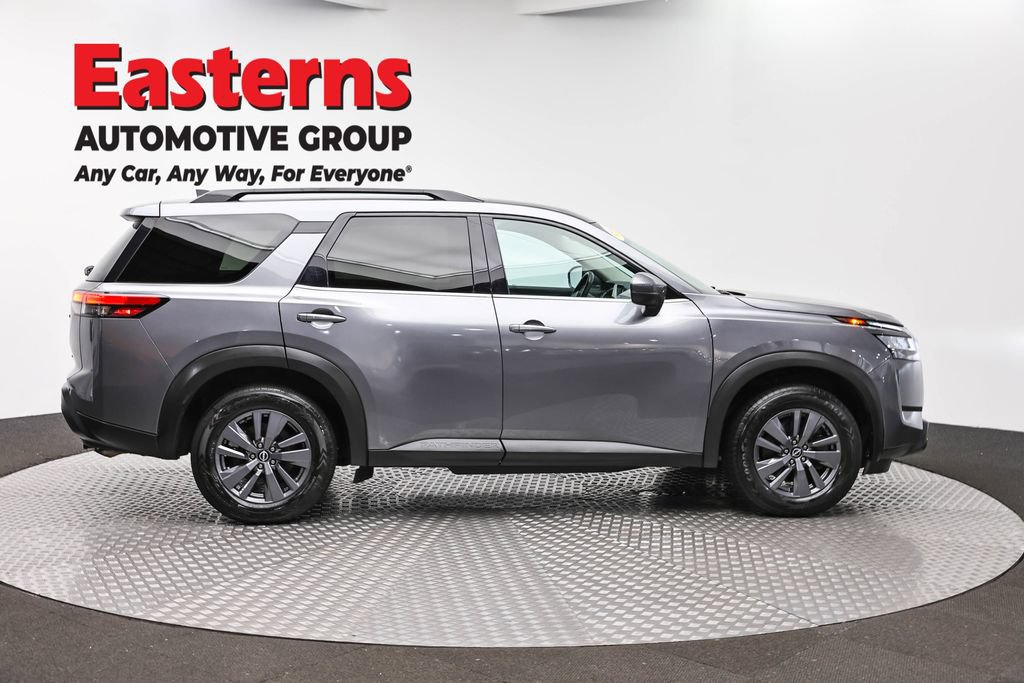 Used 2022 Nissan Pathfinder SV AWD/4WD image 4