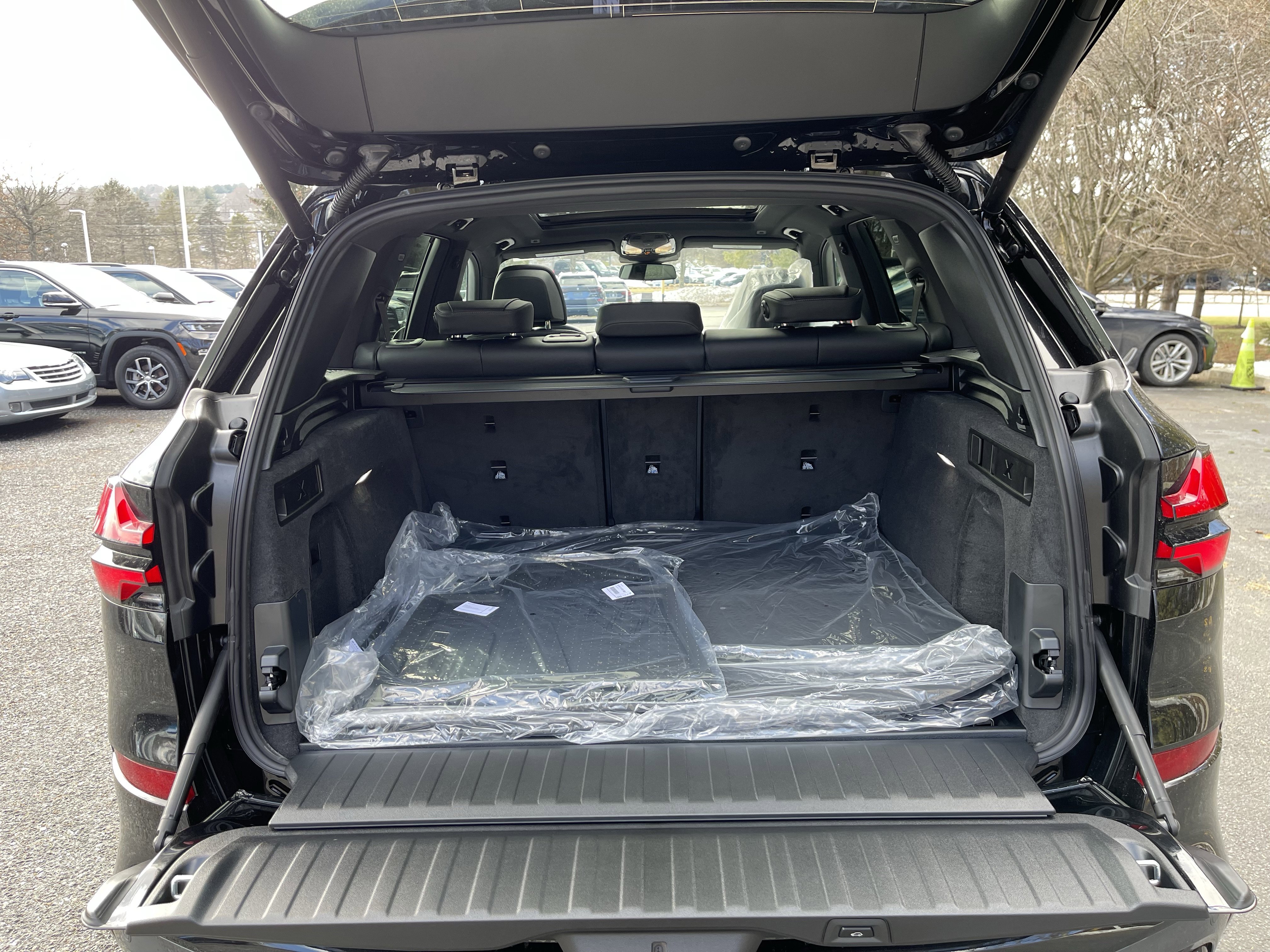 New 2026 BMW X5 xDrive40i w/ M Sport Package AWD/4WD image 7