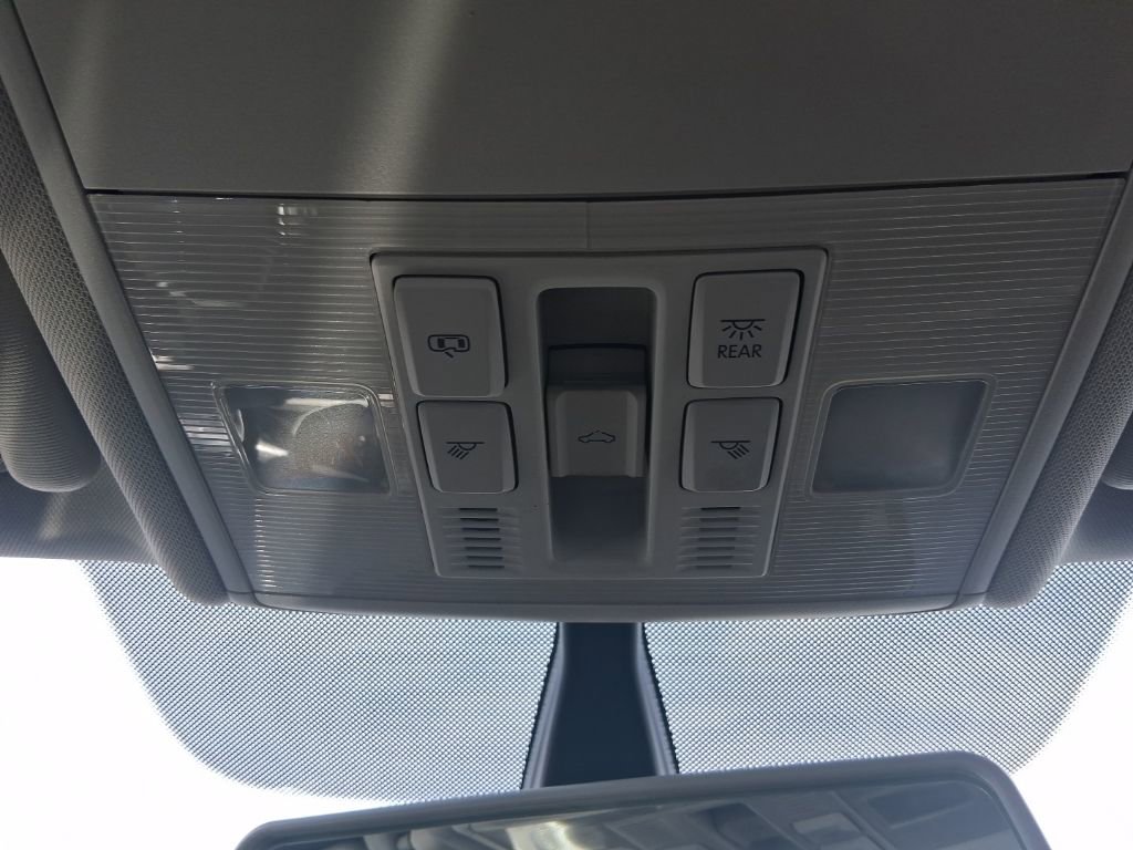 Used 2017 Volkswagen Golf Wolfsburg Edition image 23