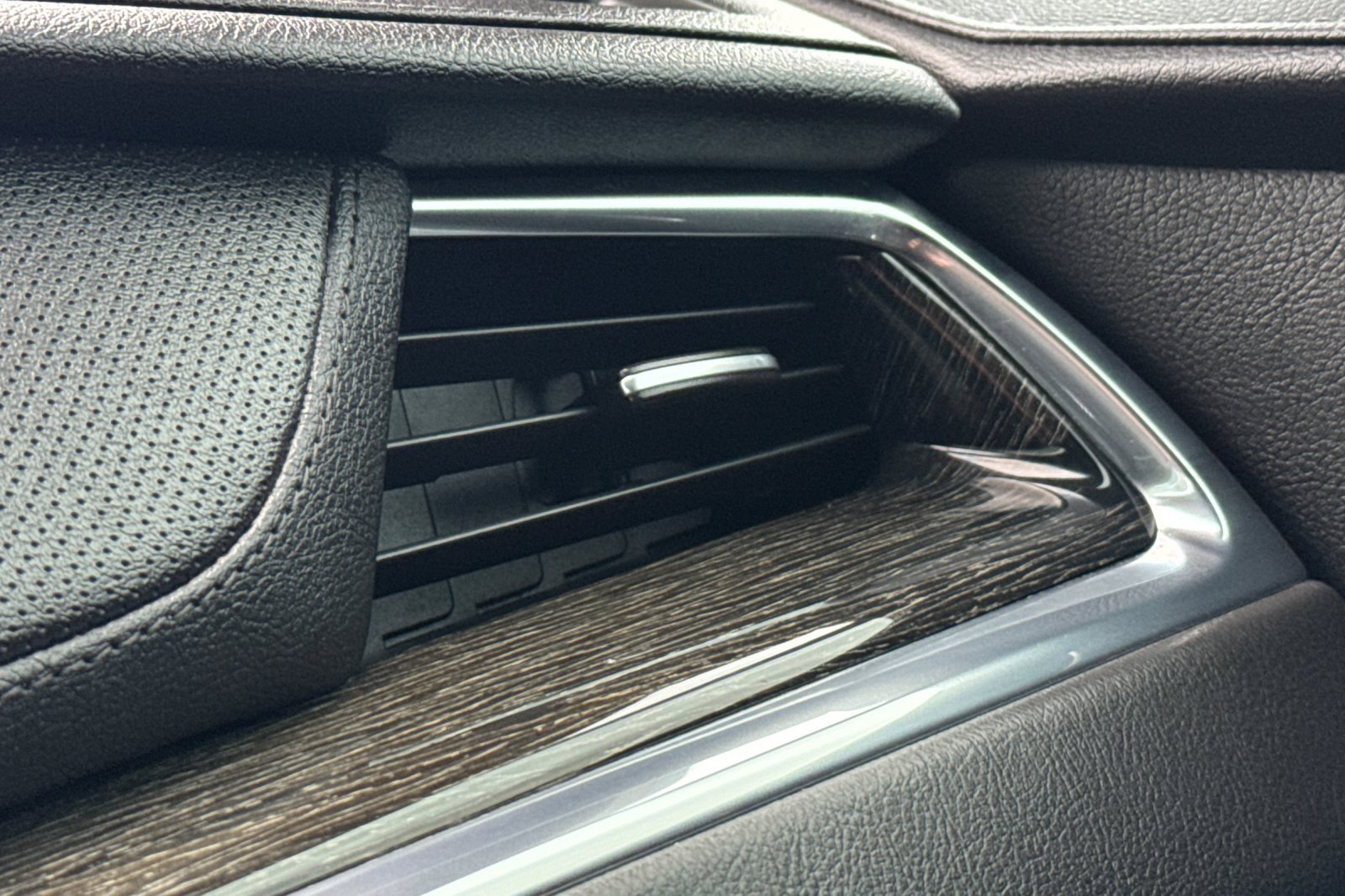 Used 2020 Cadillac XT5 Premium Luxury image 27