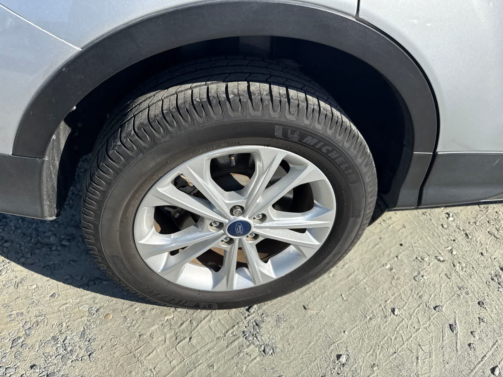 Used 2018 Ford Escape SE FWD image 16