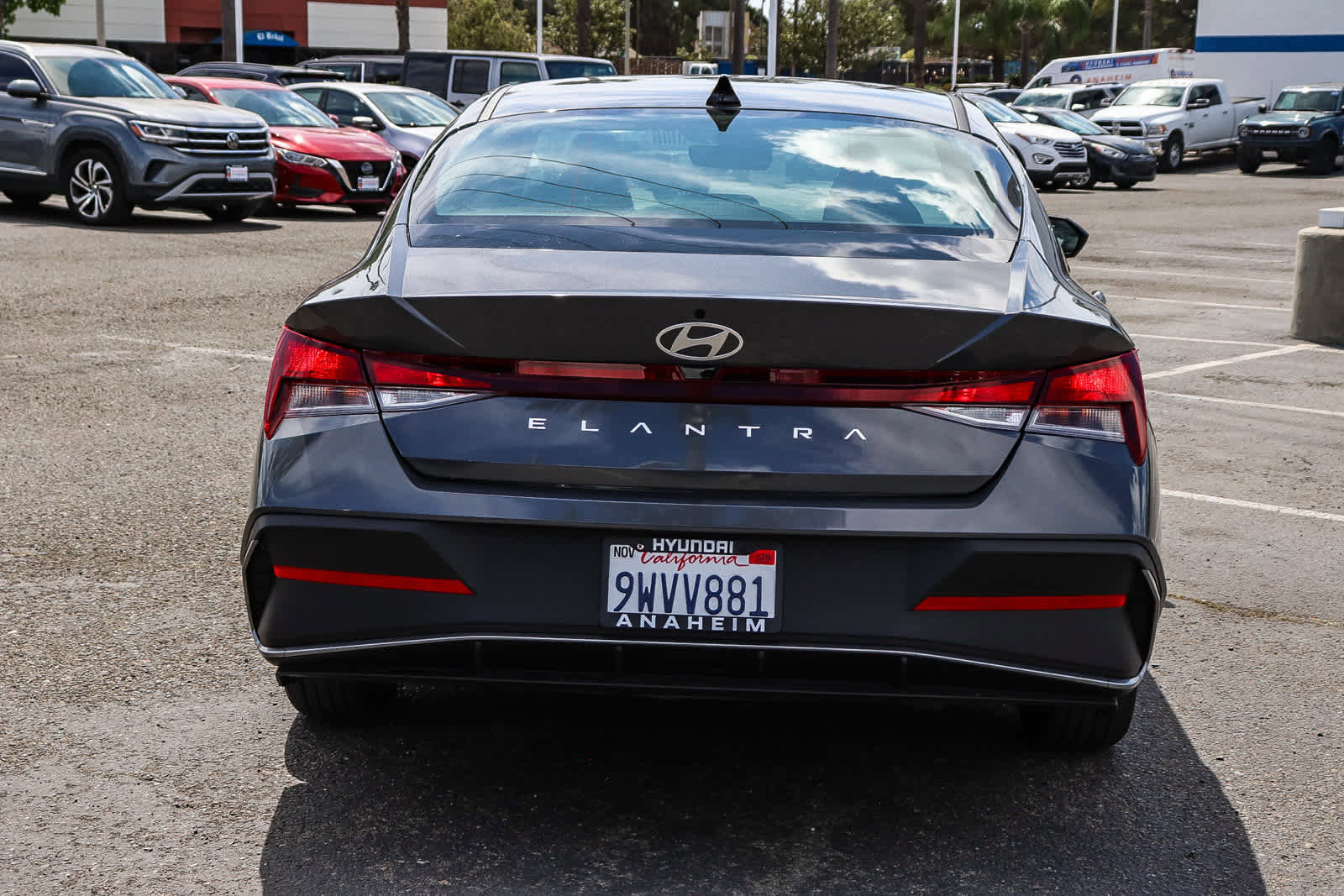 Used 2025 Hyundai Elantra SE w/ Cargo Package image 7