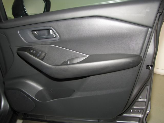 Used 2025 Nissan Rogue S image 20