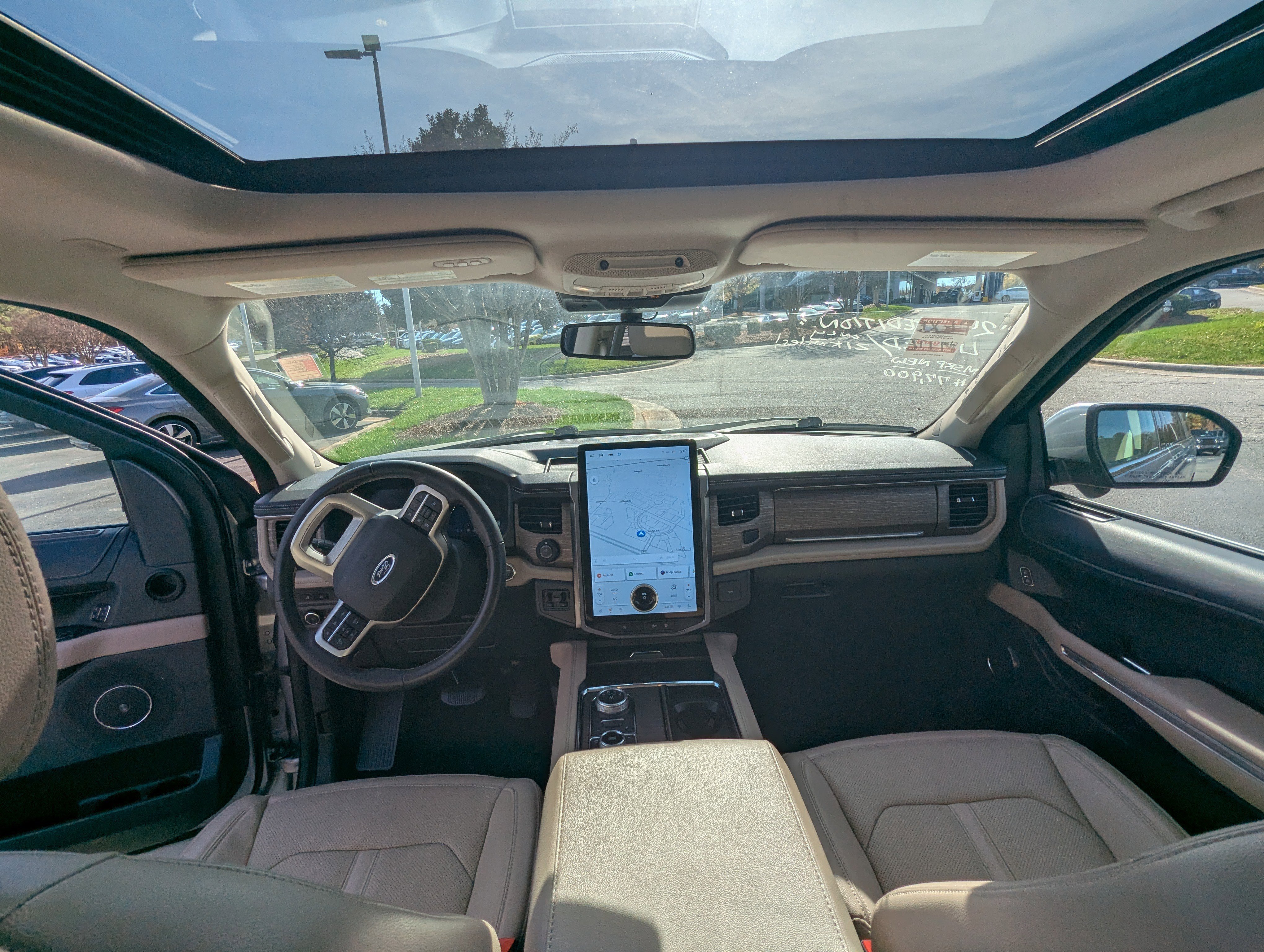 Used 2024 Ford Expedition Limited image 12