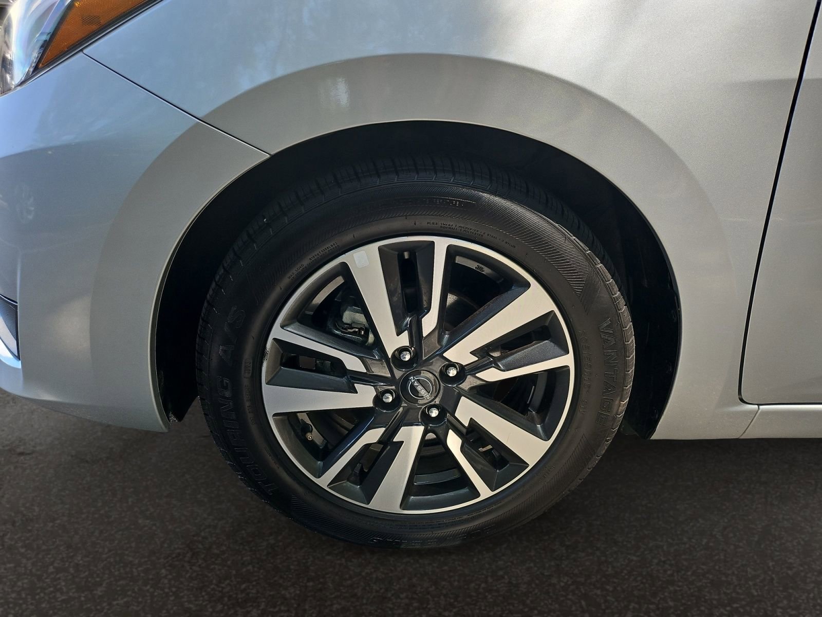 Used 2025 Nissan Versa SV FWD image 34