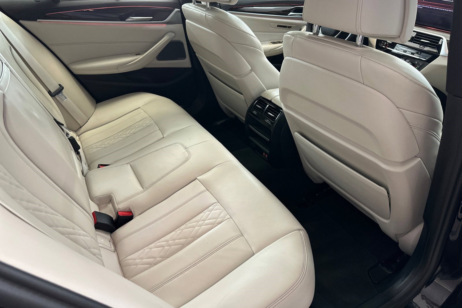 Certified 2023 BMW 530i w/ Executive Package image 31