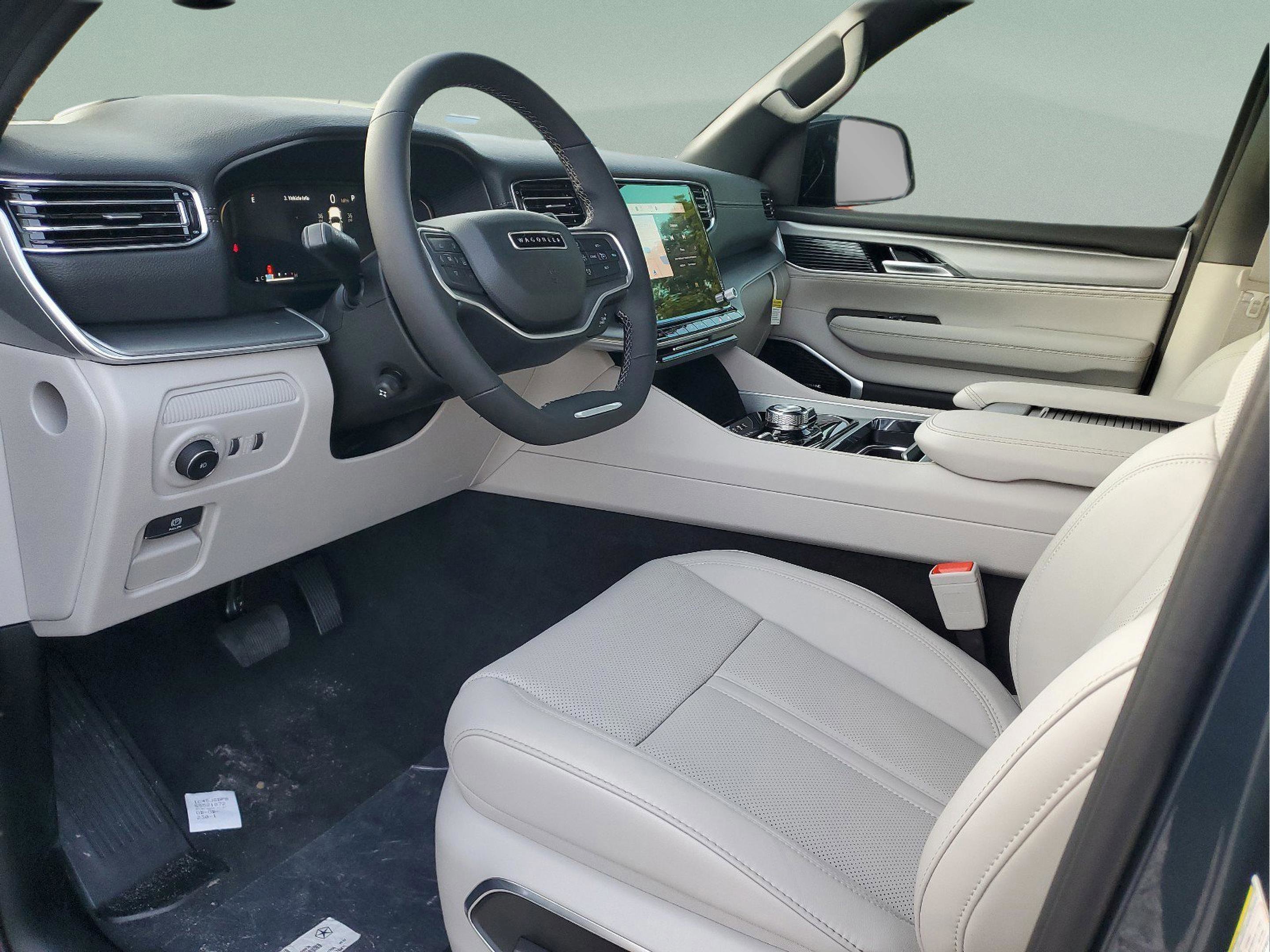 New 2025 Jeep Wagoneer L Series III w/ 8-pass Seating Package image 18