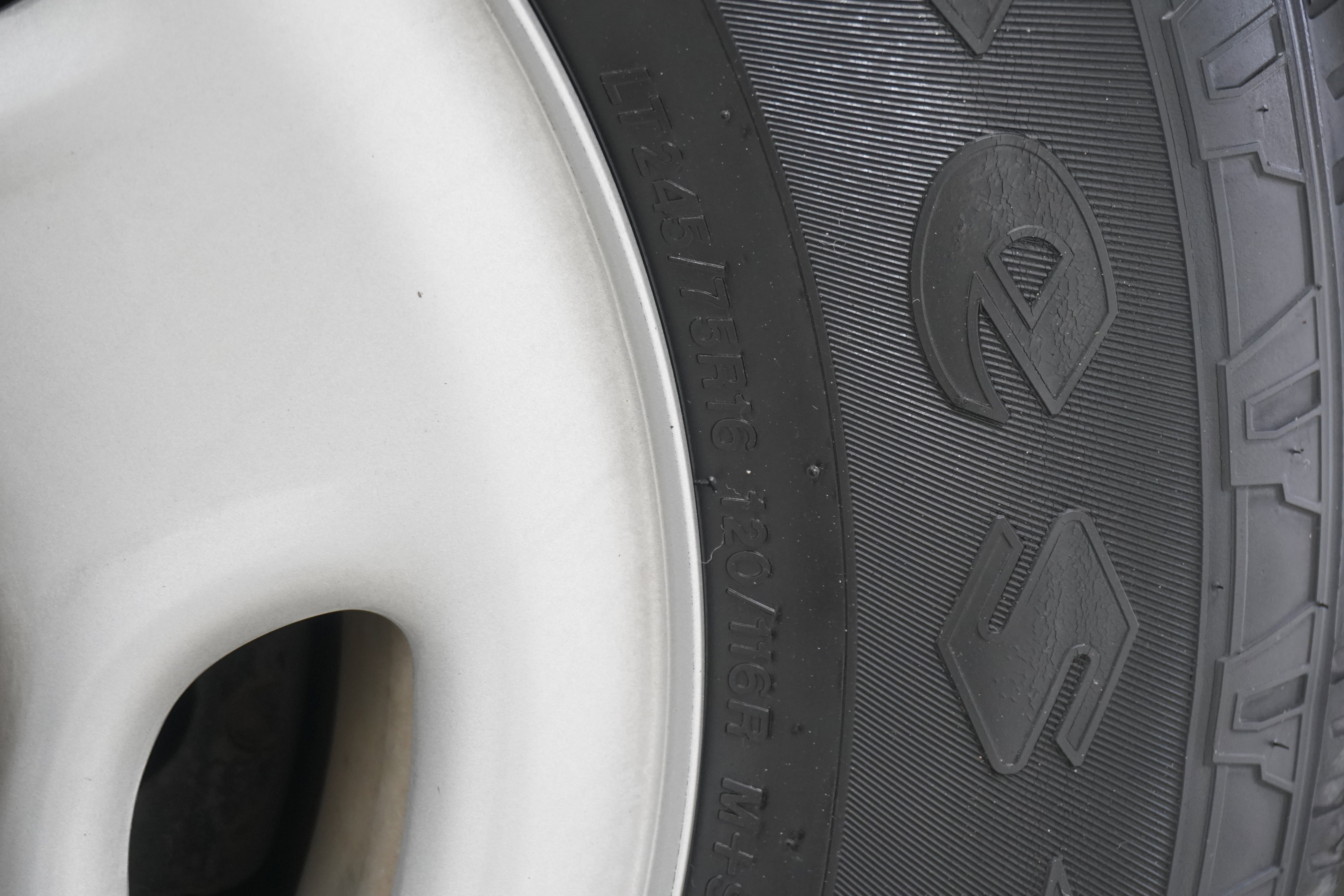 Used 2017 Chevrolet Express 3500 Extended image 18