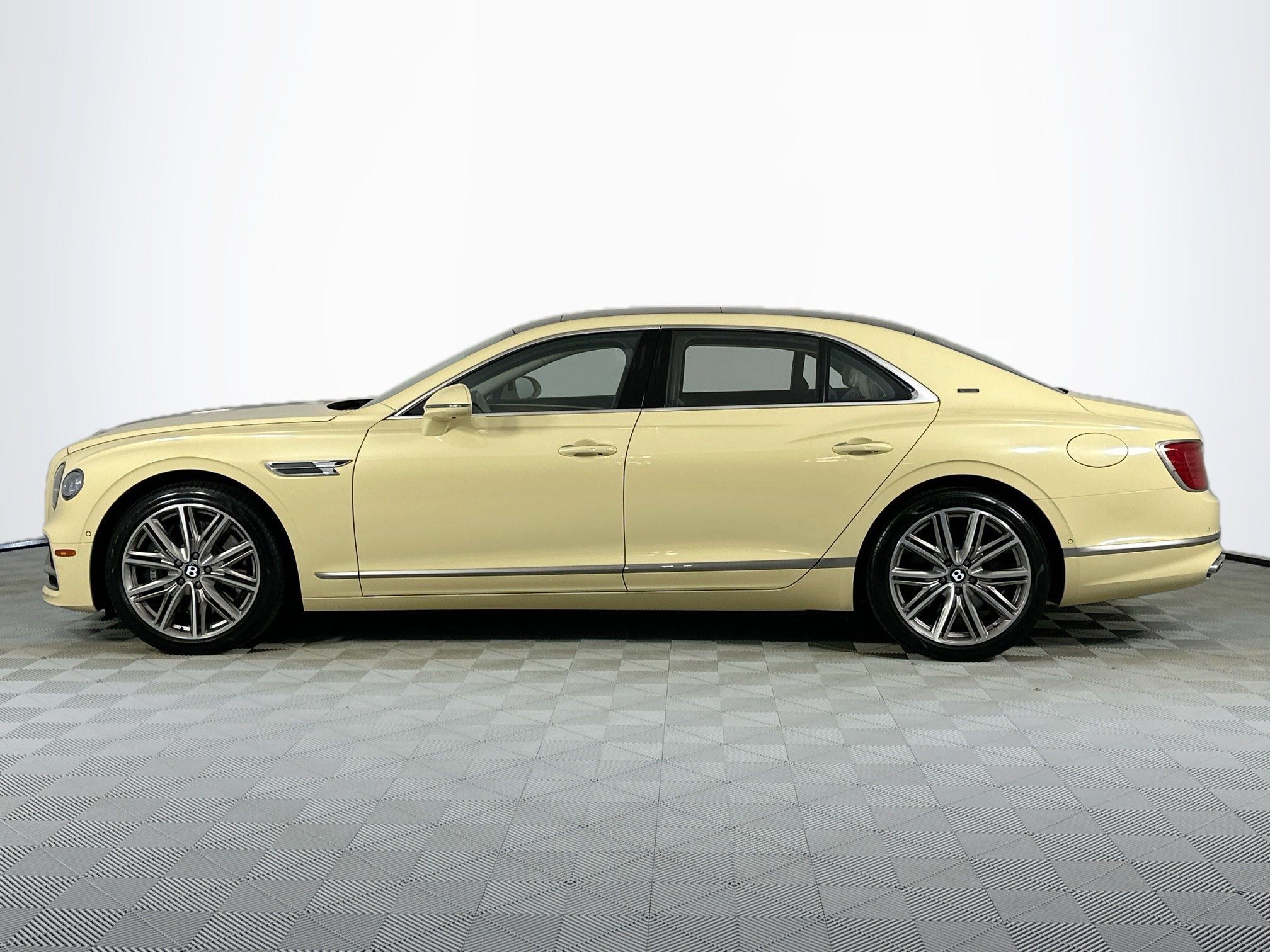 Used 2023 Bentley Flying Spur Plug-In Hybrid image 11