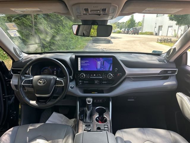 Used 2023 Toyota Highlander Limited image 20