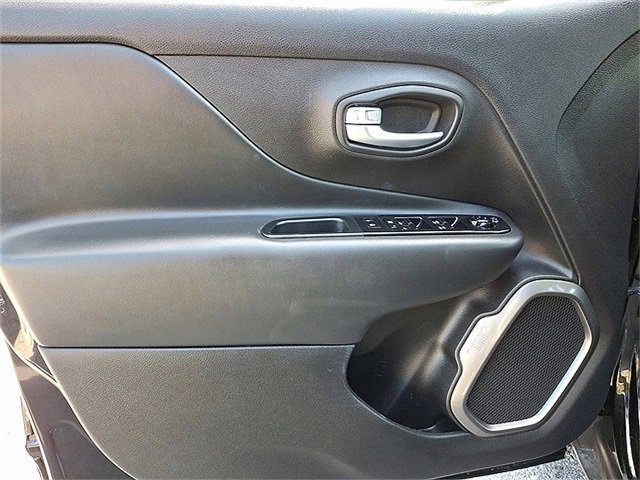 Used 2022 Jeep Renegade Latitude w/ Convenience Group image 12