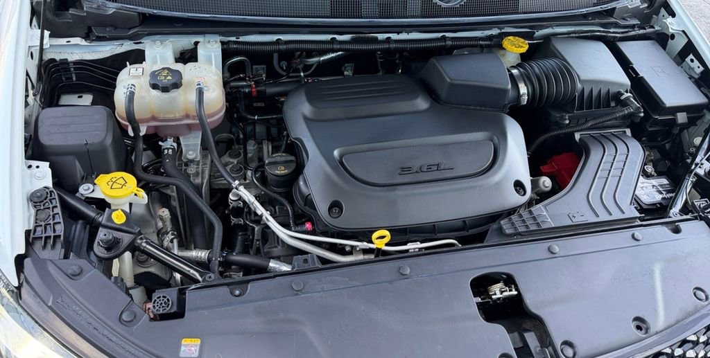 Used 2023 Chrysler Pacifica Touring-L FWD image 30