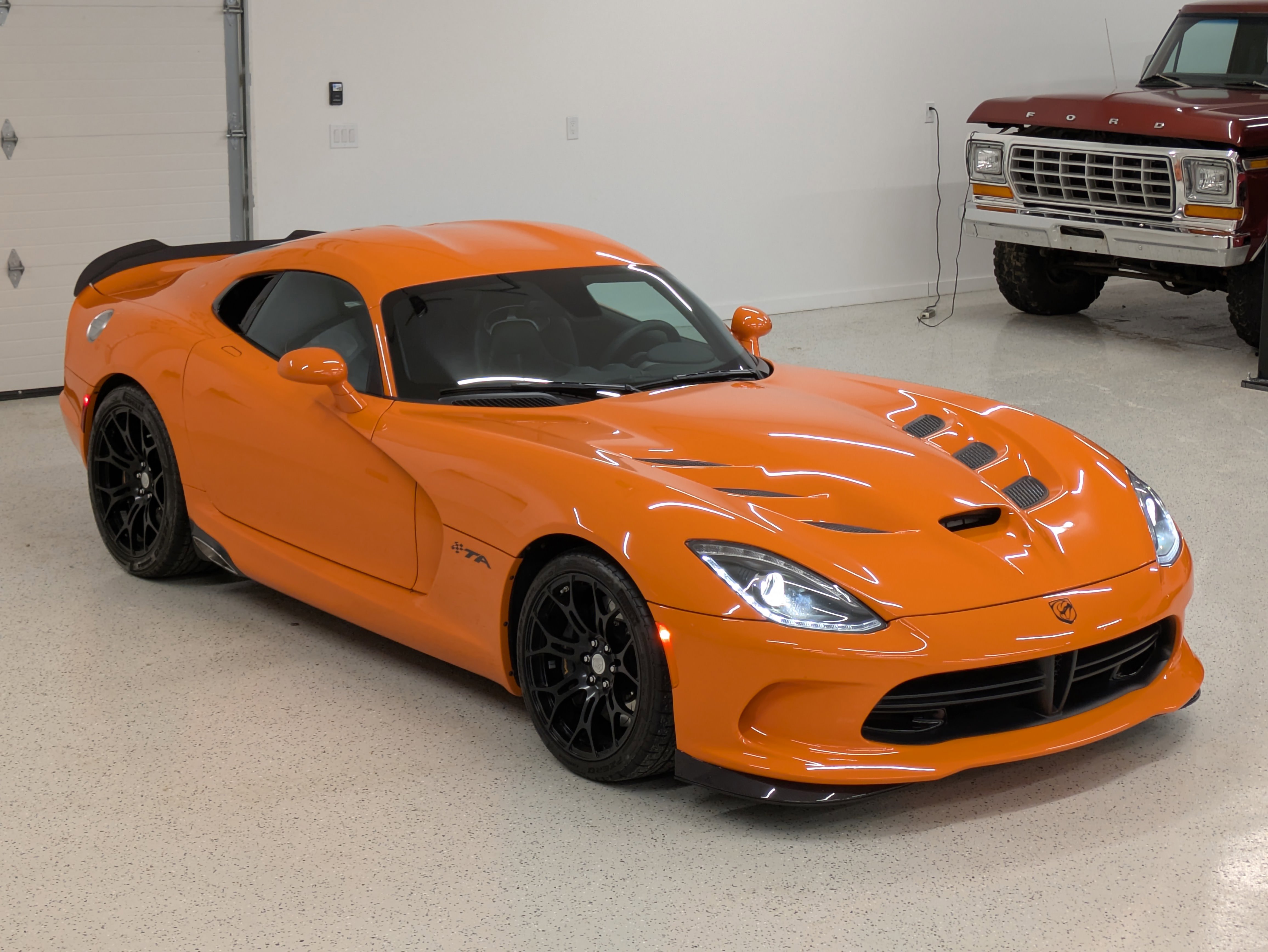Used 2014 SRT Viper SRT-10 image 2
