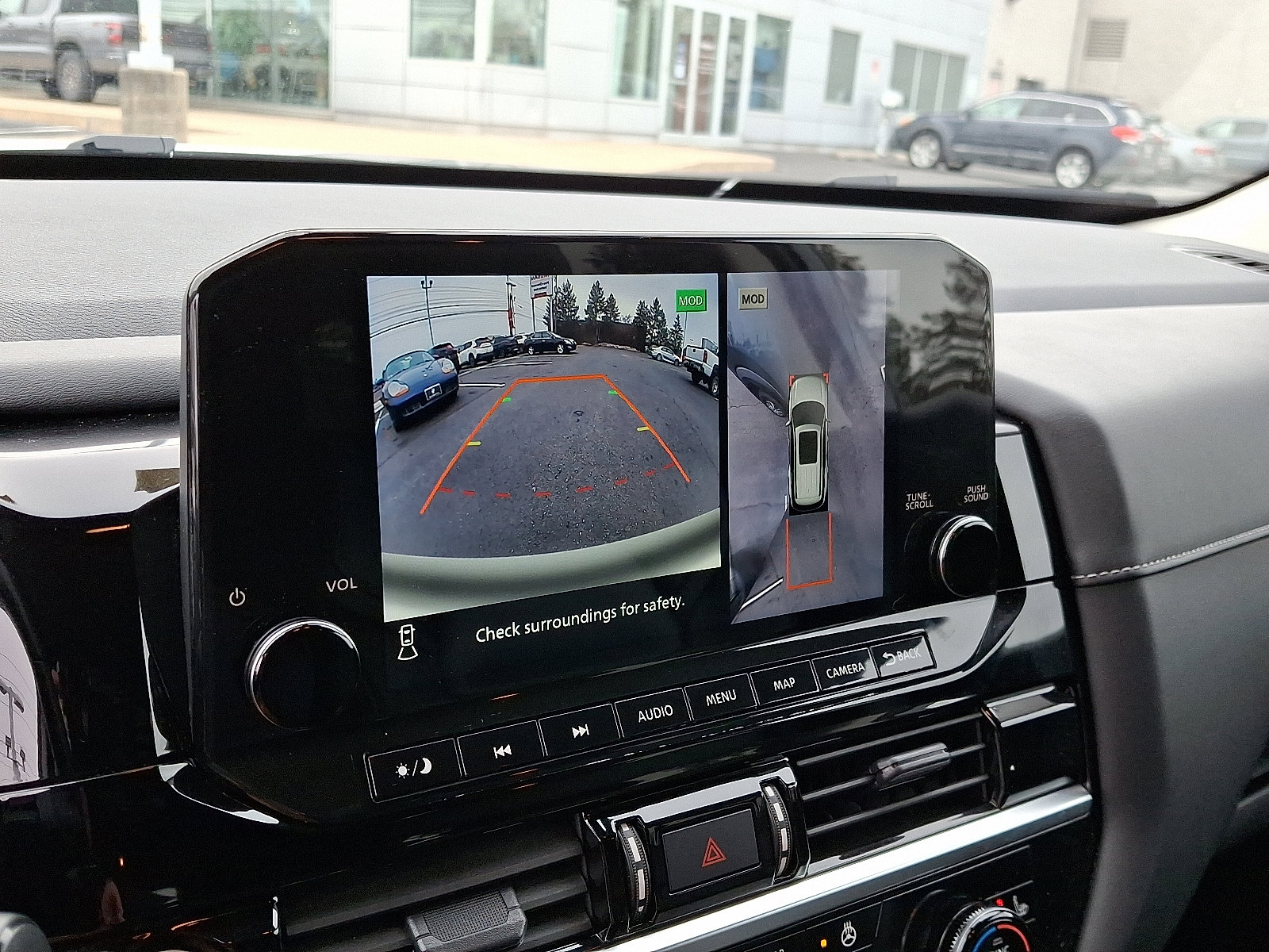 Certified 2023 Nissan Pathfinder SL w/ Lighting Package (N92) image 19