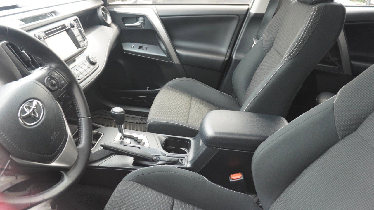 Used 2017 Toyota RAV4 XLE FWD image 7