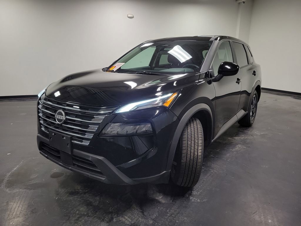 Used 2025 Nissan Rogue SV image 4