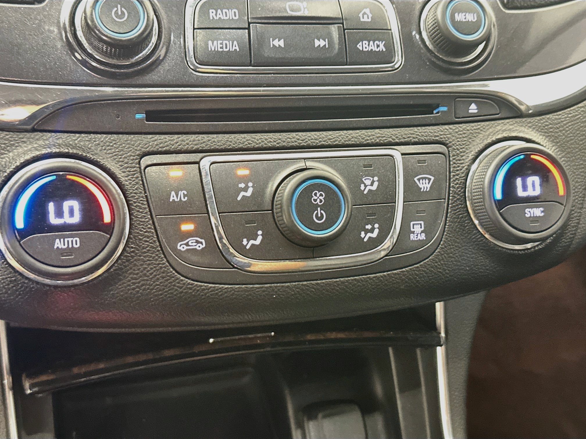 Used 2015 Chevrolet Impala LTZ FWD image 23