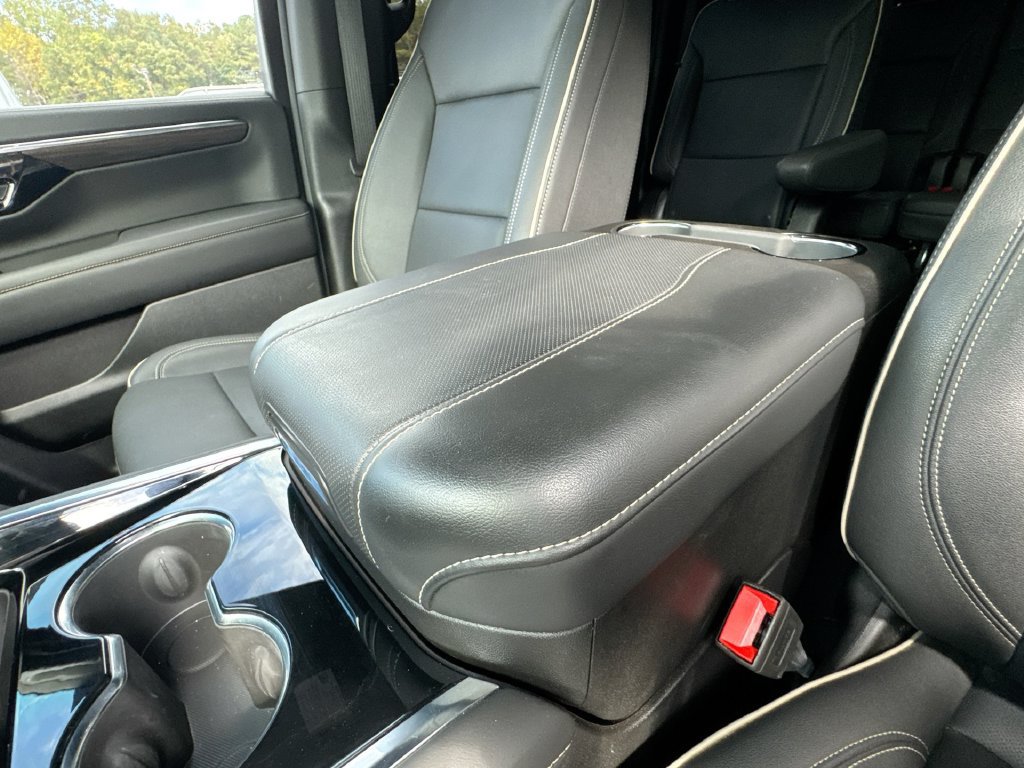 Used 2025 Chevrolet Suburban Premier RWD image 24