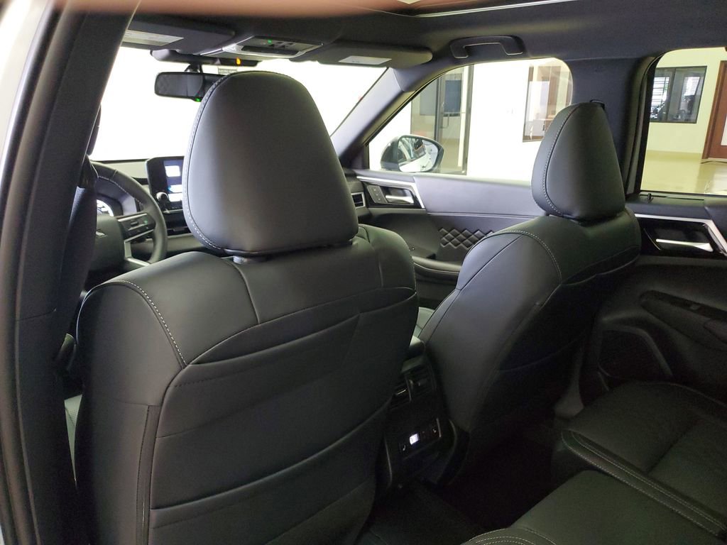 New 2025 Mitsubishi Outlander SEL Black Edition image 15