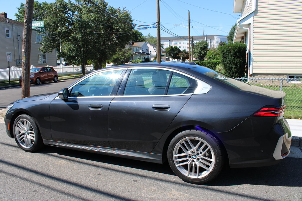 Used 2025 BMW 530i RWD image 8