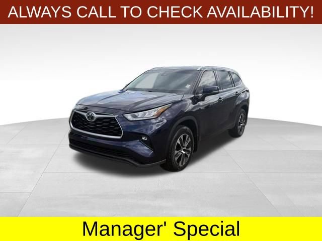 Used 2020 Toyota Highlander XLE AWD/4WD image 3