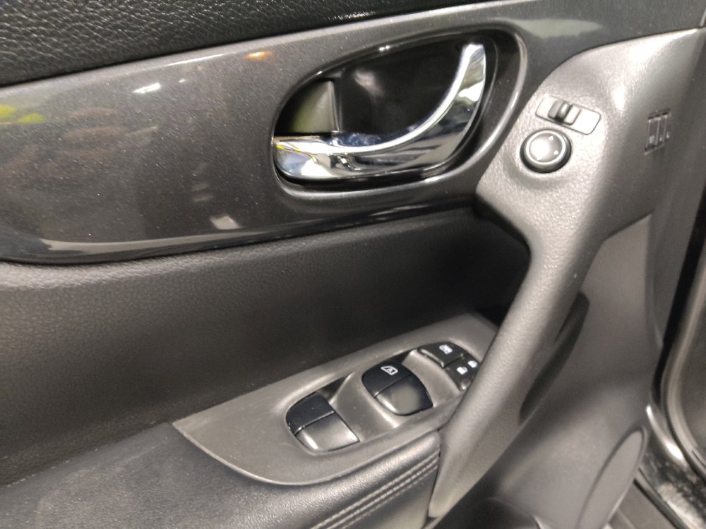 Used 2018 Nissan Rogue SV w/ Premium Package image 27