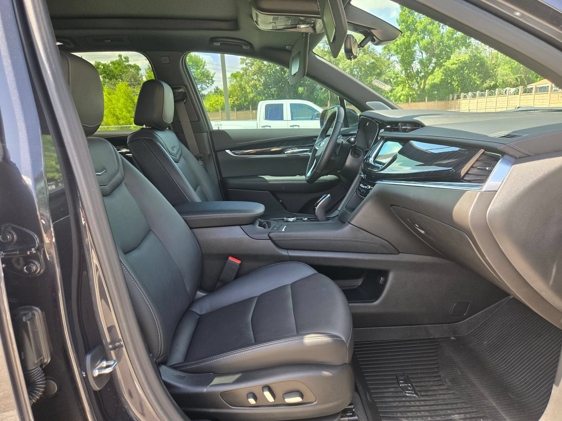 Used 2022 Cadillac XT6 Premium Luxury w/ Technology Package FWD image 28